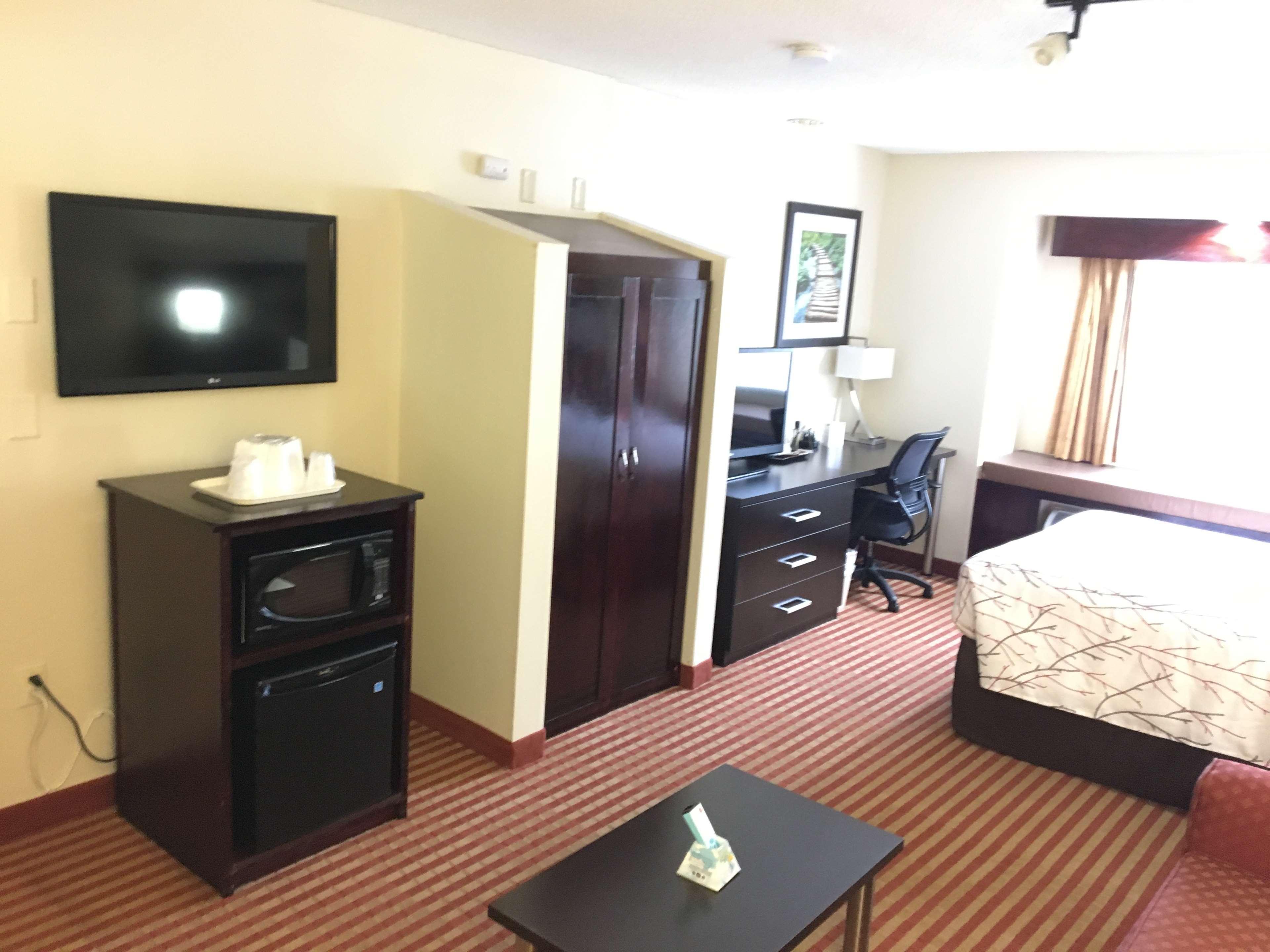 Best Western Patriots Point Mount Pleasant Exterior photo