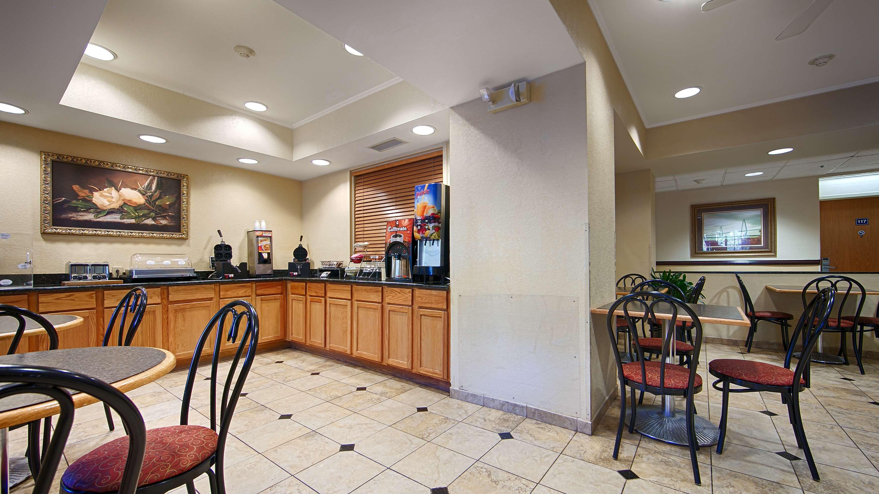Best Western Patriots Point Mount Pleasant Exterior photo